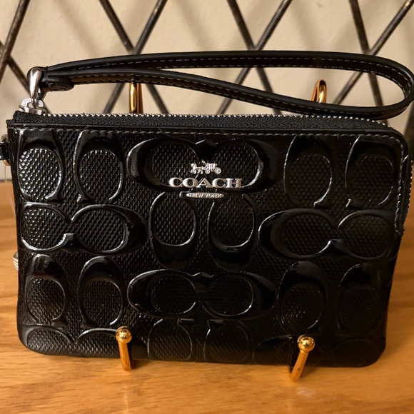 Coach Corner Zip Wristlet NWT - Picture 7 of 7